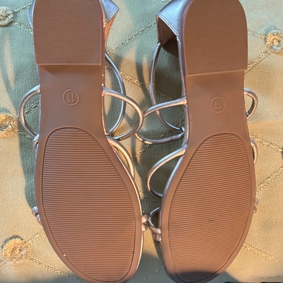 a new day ladies gold sandals - Picture 2 of 2